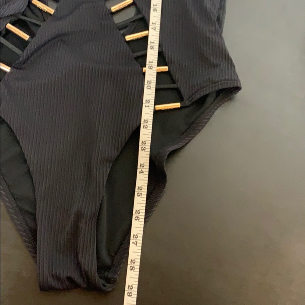 BUNDLE 2 ITEMS FOR $10 Gold Bars Ladder Cut-Out One Piece - Picture 11 of 13